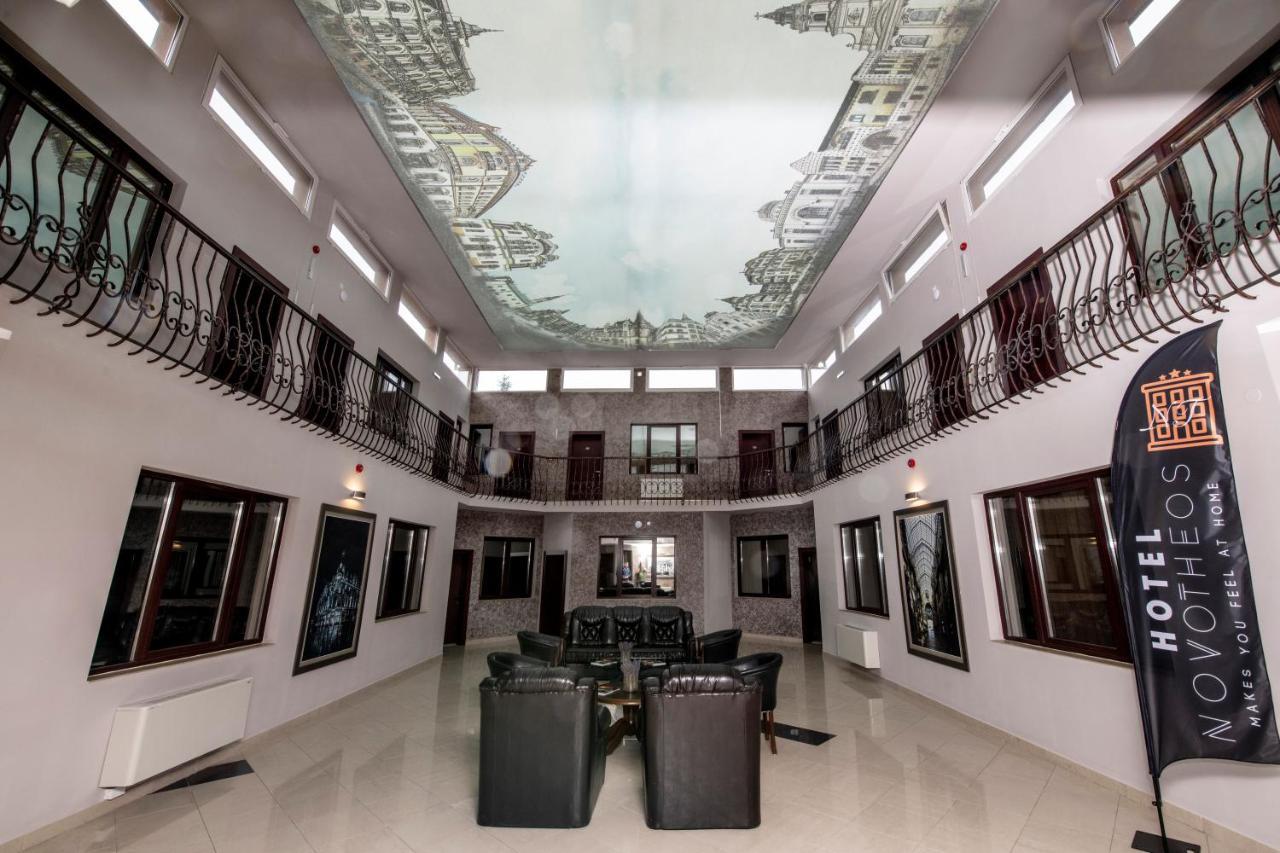 Hotel Novotheos Oradea Eksteriør billede