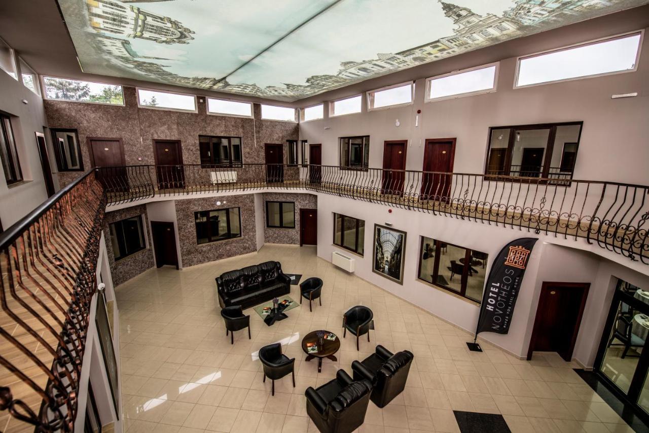 Hotel Novotheos Oradea Eksteriør billede