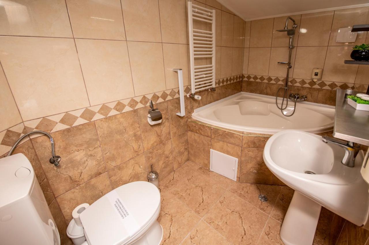 Hotel Novotheos Oradea Eksteriør billede