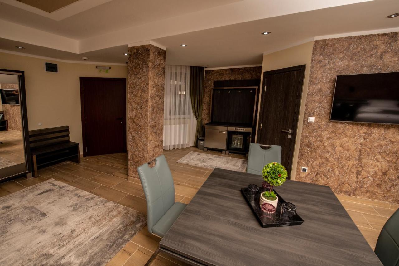 Hotel Novotheos Oradea Eksteriør billede