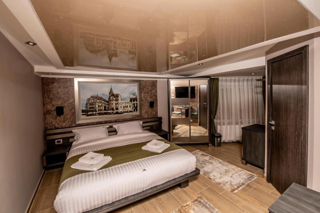 Hotel Novotheos Oradea Eksteriør billede